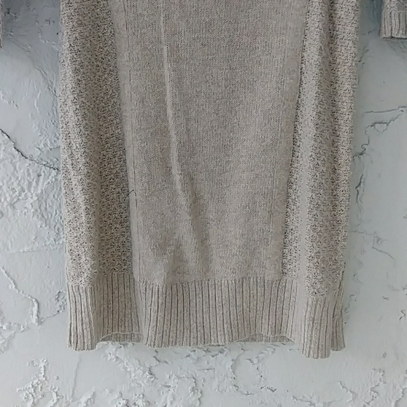 American Eagle Outfitters - Picture 4 of 5